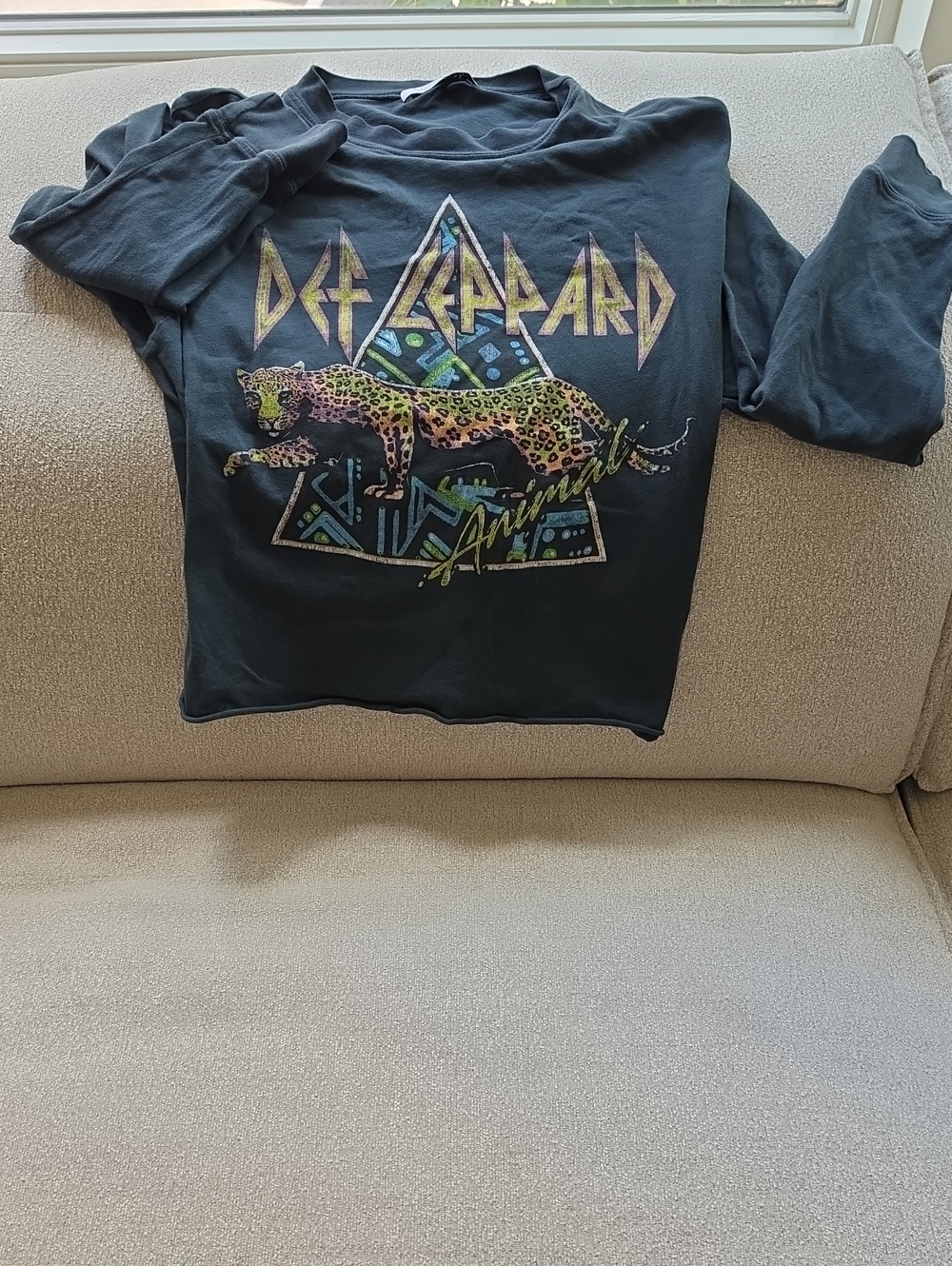 Daydreamer Def Leppard Animal Vintage Long Sleeve Tee Sweatshirt Long Sleeve
